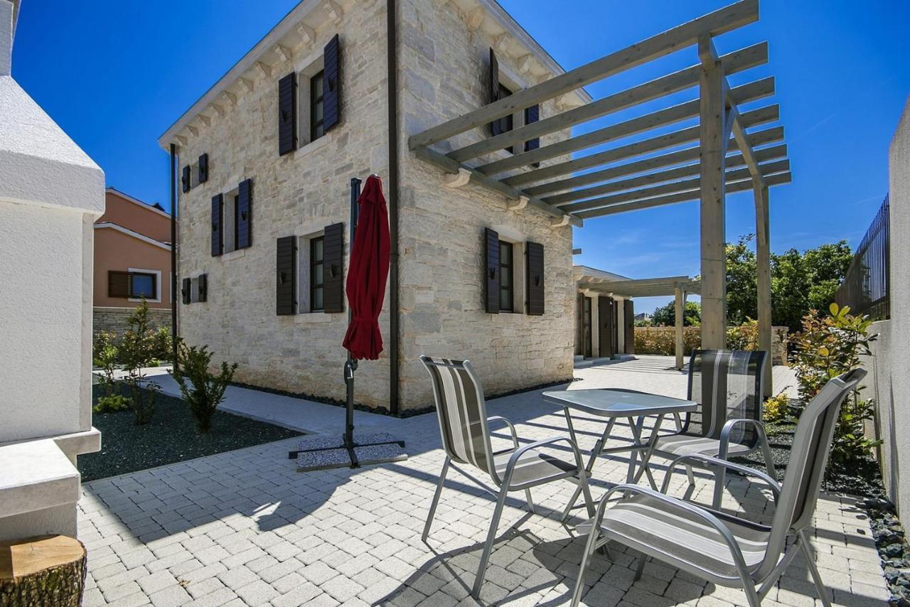 Ližnjan Stone Villa Zahara מראה חיצוני תמונה