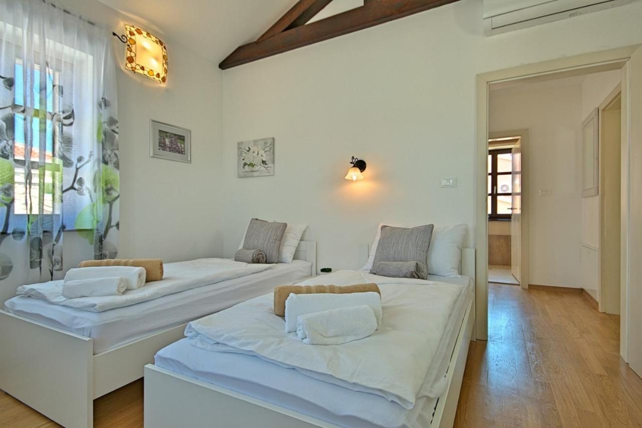 Ližnjan Stone Villa Zahara מראה חיצוני תמונה