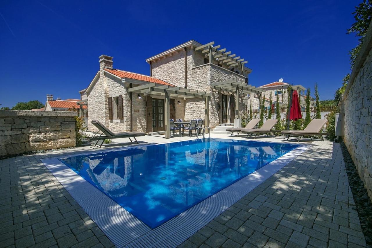 Ližnjan Stone Villa Zahara מראה חיצוני תמונה